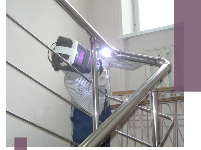 Монтаж перил и ограждений качественно в Боровичах