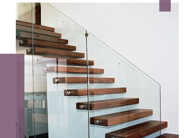 Стеклянные перила для лестницы в Боровичах от 15113 руб.