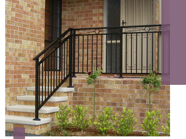 Уличные перила из металла под ключ в Боровичах