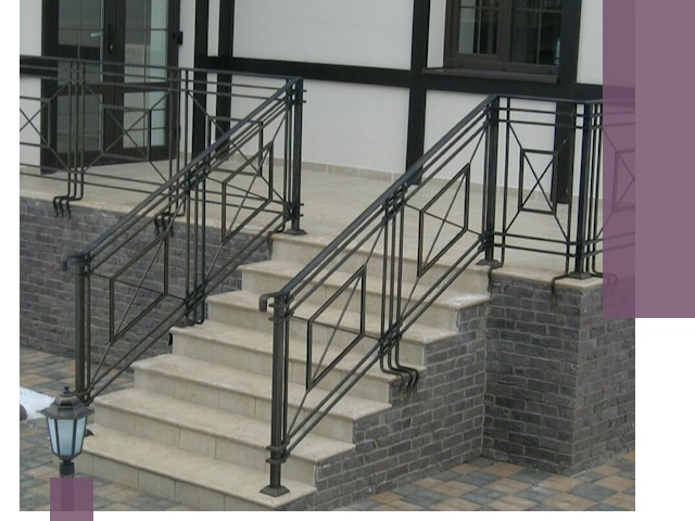 Перила для крыльца в Боровичах — монтаж, изготовление и установка