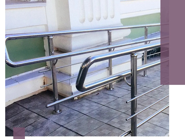 Ограждения пандусов из металла и нержавейки в Боровичах