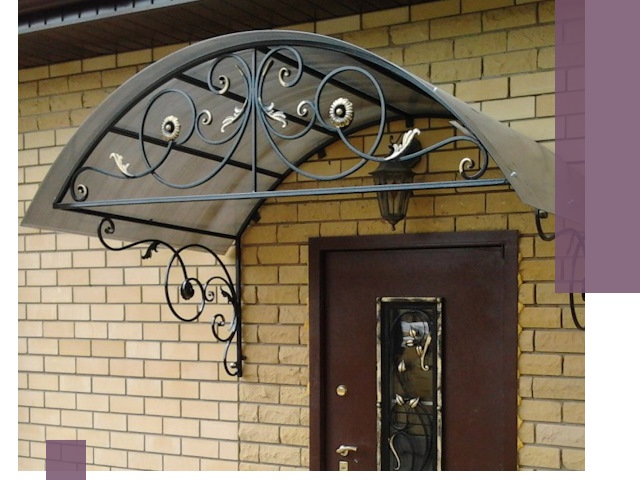 Изготовление козырьков из металла под ключ в Боровичах