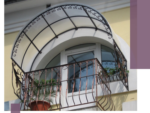 Козырьки над балконом в Боровичах — изготовление и монтаж