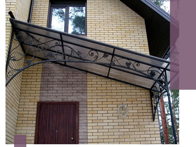 Односкатные козырьки из металла под ключ в Боровичах