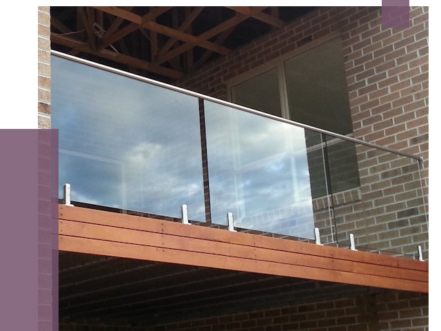 Стеклянные парапеты на крыше и террасе в Боровичах от 11726 руб. | ПРОЛЁТ-Брв