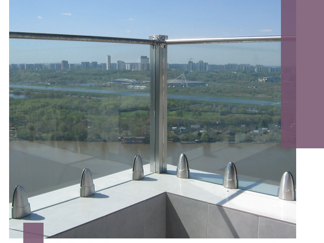 Стеклянные парапеты премиум класса в Боровичах для домов и бизнесов