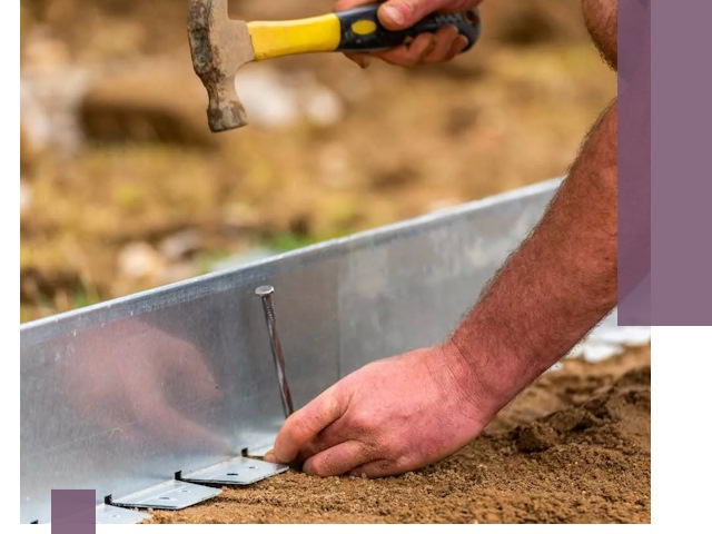 Монтаж металлических бордюров в Боровичах быстро и качественно