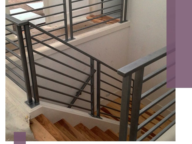 Изготовление поручней из металла и дерева в Боровичах